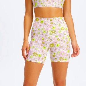 Fabletics Boost PowerHold High-Waisted 6” Short in Retro Floral/Pixie Size Large